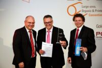 The OE-A-Demonstrator Award "Best Design" was awarded to Thomas Heizmann (Karl Knauer KG) (centre) by Wolfgang Mildner (LOPE-C General Chair) and Prof. Dr. Ulrich Moosheimer (Member of the OE-A Demonstrator Jury)